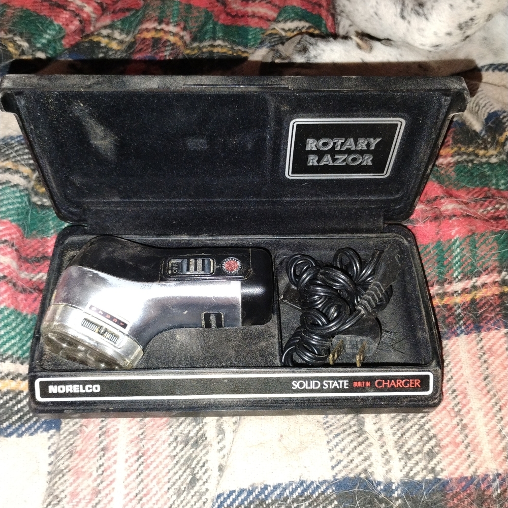 Vintage Norelco Rotary Electric Razor HP-1311 TESTED WORKING NEEDS NEW HEAD